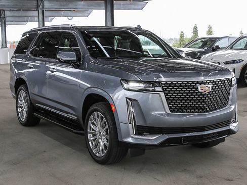 Used 2022 Cadillac Escalade Premium Luxury RWD image 3