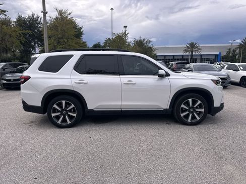 Used 2025 Honda Pilot Touring image 7
