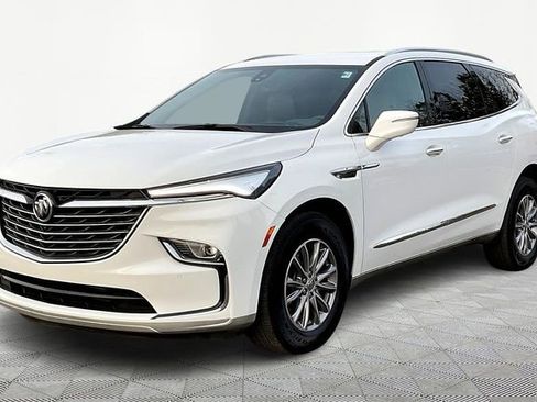 Used 2024 Buick Enclave Premium image 3