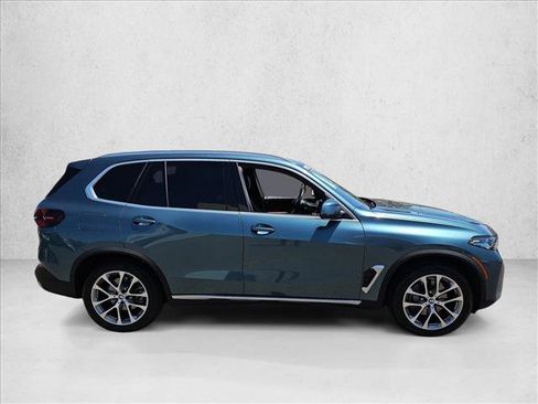 Used 2025 BMW X5 xDrive40i w/ Premium Package AWD/4WD image 4