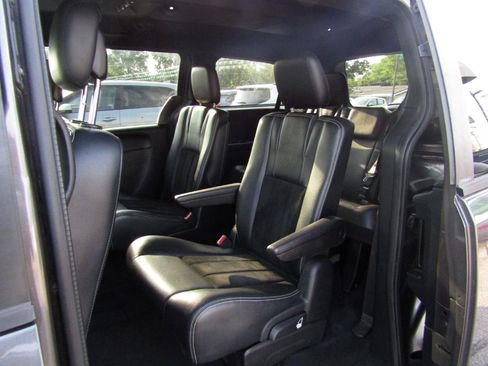 Used 2014 Dodge Grand Caravan SXT FWD image 18