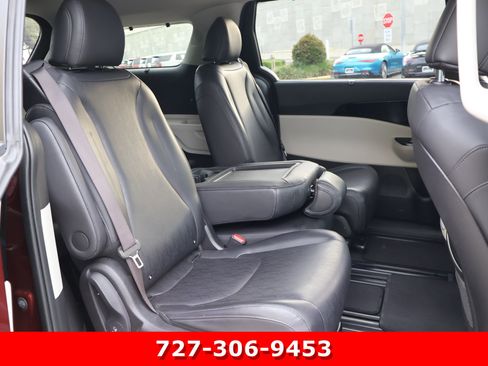 Used 2023 Kia Carnival EX FWD image 21