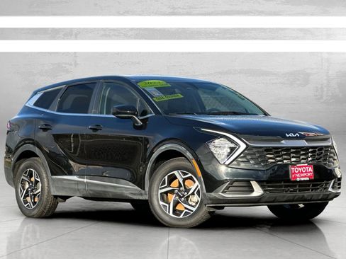 Used 2023 Kia Sportage LX image 2