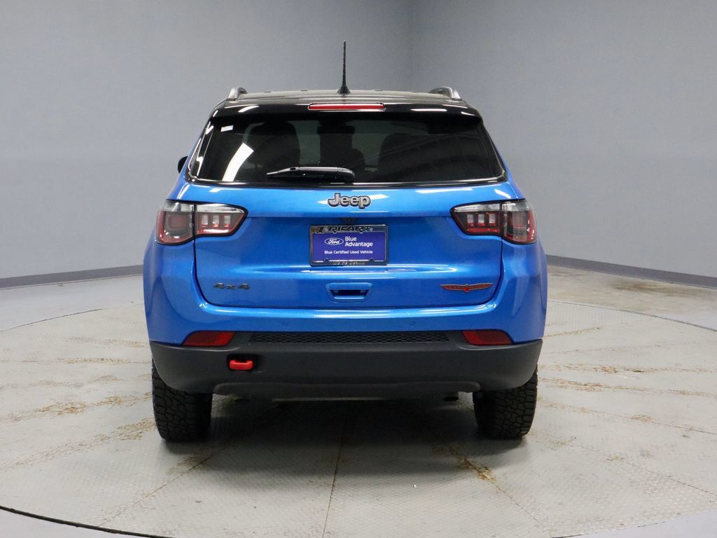 Used 2025 Jeep Compass Trailhawk AWD/4WD image 9