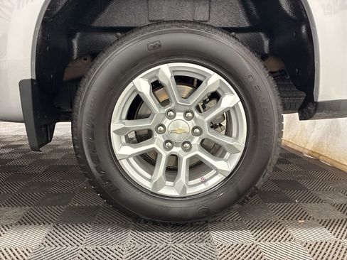 Used 2022 Chevrolet Silverado 1500 LT AWD/4WD image 30