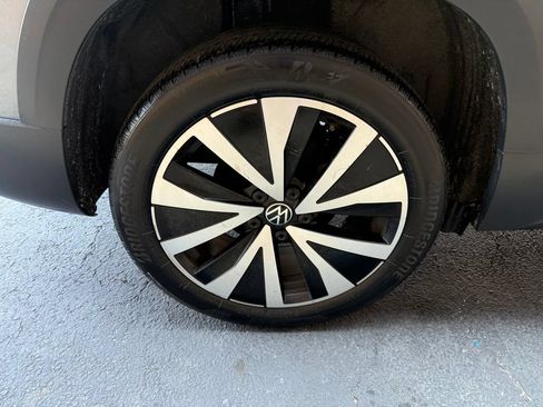 Used 2024 Volkswagen Taos SE FWD image 32