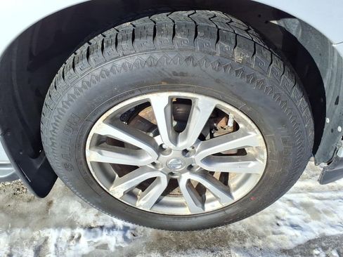 Used 2015 Nissan Pathfinder S image 12