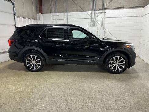 Certified 2025 Ford Explorer ST-Line image 5