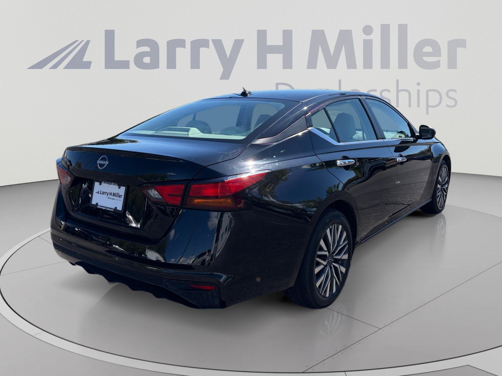 Used 2025 Nissan Altima 2.5 SV FWD image 5