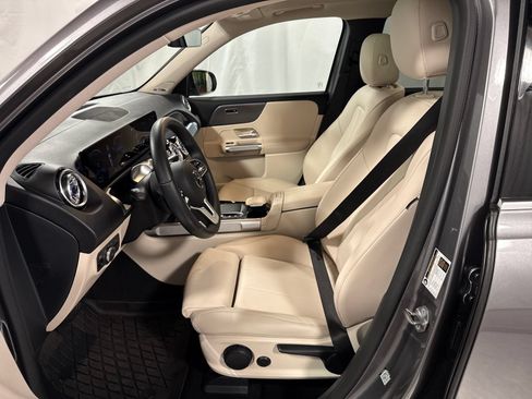 Used 2022 Mercedes-Benz EQB 300 4MATIC image 3