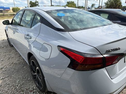 Used 2025 Nissan Altima 2.5 SR w/ SR Premium Package AWD/4WD image 7