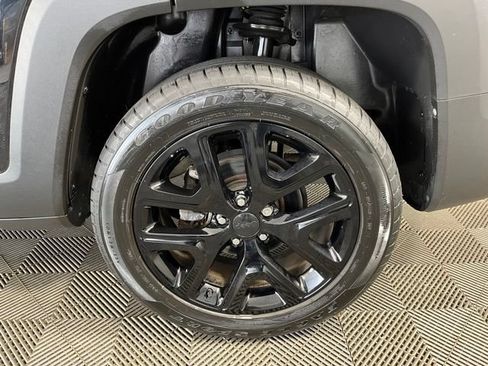 Used 2023 Jeep Renegade Altitude AWD/4WD image 10
