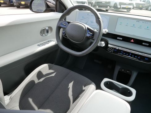 Used 2024 Hyundai Ioniq 5 SEL AWD/4WD image 9