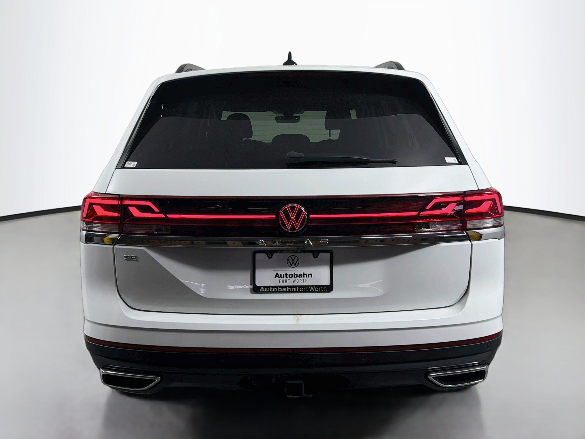 Used 2024 Volkswagen Atlas SE w/ Black Wheel Package FWD image 6