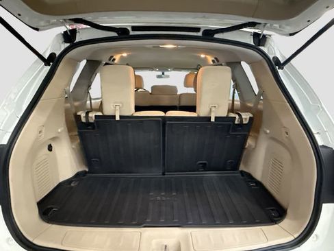 Used 2018 Nissan Pathfinder SV w/ SV Tech Package image 27