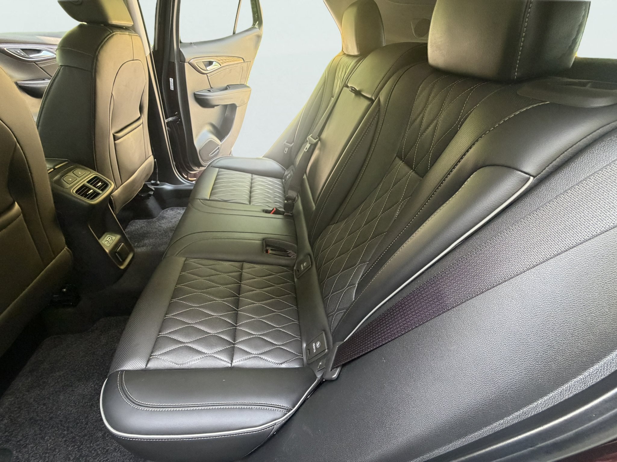 Used 2023 Buick Envision Avenir AWD/4WD image 15