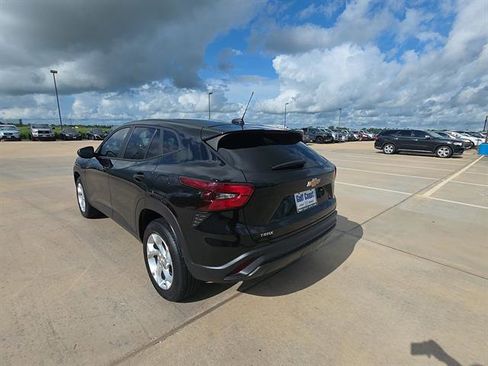 Used 2024 Chevrolet Trax LS w/ LS Convenience Package FWD image 7