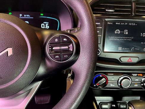Used 2025 Kia Soul LX w/ LX Technology Package FWD image 13
