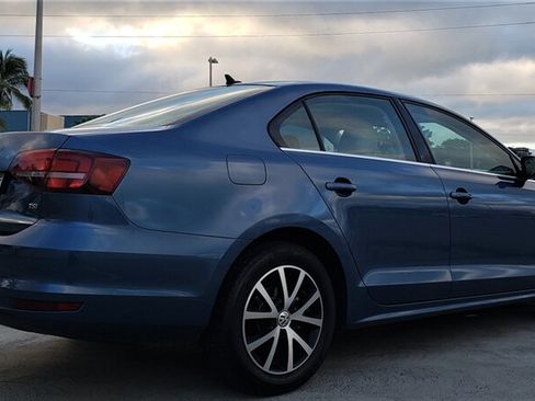 Used 2018 Volkswagen Jetta SE FWD image 6