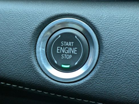 Used 2021 Cadillac Escalade Premium Luxury w/ LPO, Radiant Package AWD/4WD image 30