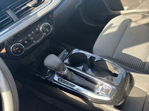 Used 2025 Chevrolet Trax LT image 40