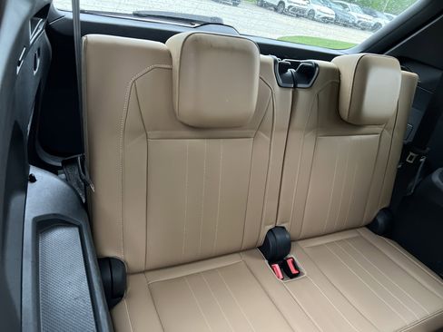 Certified 2024 Volkswagen Tiguan SE w/ Panoramic Sunroof Package FWD image 30