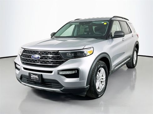 Used 2023 Ford Explorer XLT w/ Equipment Group 202A image 3