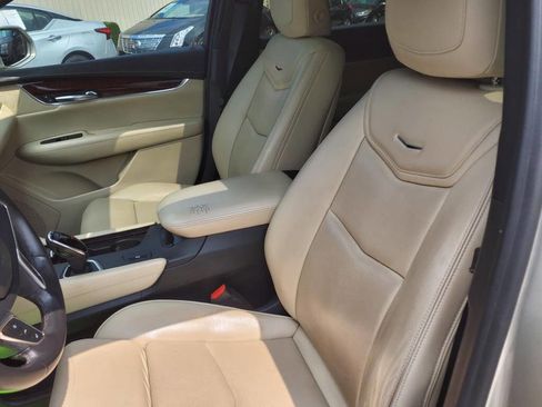 Used 2017 Cadillac XT5 Luxury w/ Driver Awareness Package image 17