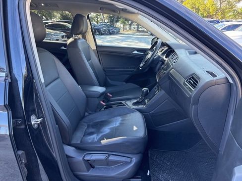 Used 2020 Volkswagen Tiguan SE w/ Panoramic Sunroof Package image 10