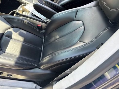 Used 2023 Chrysler Pacifica Touring-L FWD image 11