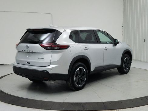 Used 2024 Nissan Rogue SV AWD/4WD image 7