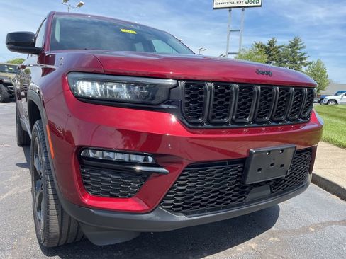 Used 2023 Jeep Grand Cherokee Limited w/ Black Appearance Package AWD/4WD image 66