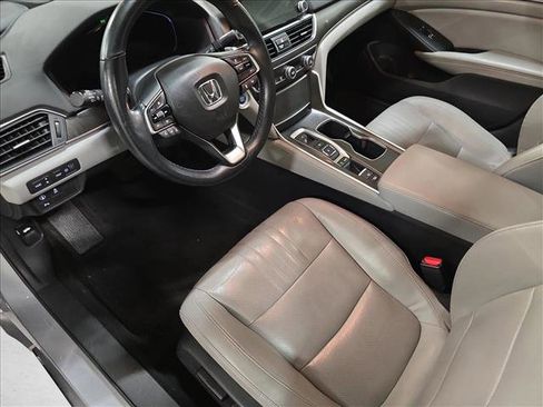 Used 2018 Honda Accord Touring image 17