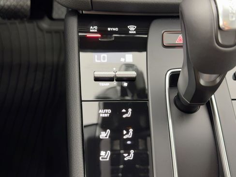 Certified 2026 Porsche Macan S AWD/4WD image 19