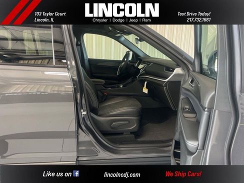 New 2025 Jeep Grand Cherokee Altitude image 15