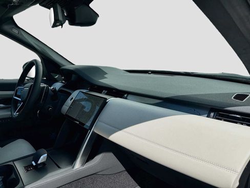 New 2026 Land Rover Discovery Sport Landmark AWD/4WD image 8