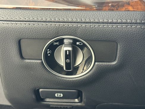 Used 2013 Mercedes-Benz SL 550 w/ Premium Pkg image 34
