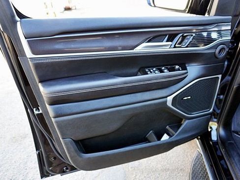 Used 2023 Jeep Wagoneer 2WD image 28