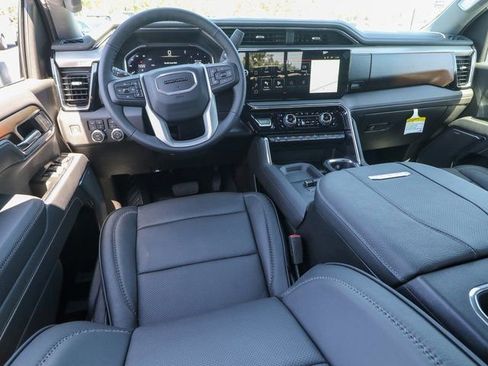 New 2025 GMC Sierra 2500 Denali w/ Denali Reserve Package image 15