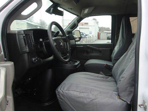 Used 2019 Chevrolet Express 3500 LT w/ LT Preferred Equipment Group image 9