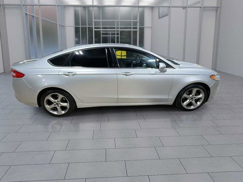 Used 2015 Ford Fusion SE image 9
