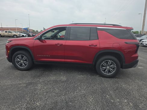 Used 2025 Chevrolet Traverse LT w/ Driver Confidence Package FWD image 6