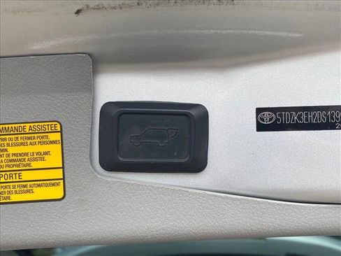 Used 2013 Toyota Highlander SE FWD image 7