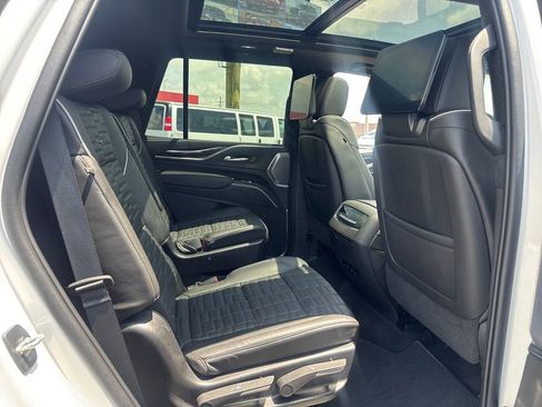 Certified 2023 Cadillac Escalade Sport Platinum w/ LPO, ONYX Package AWD/4WD image 15