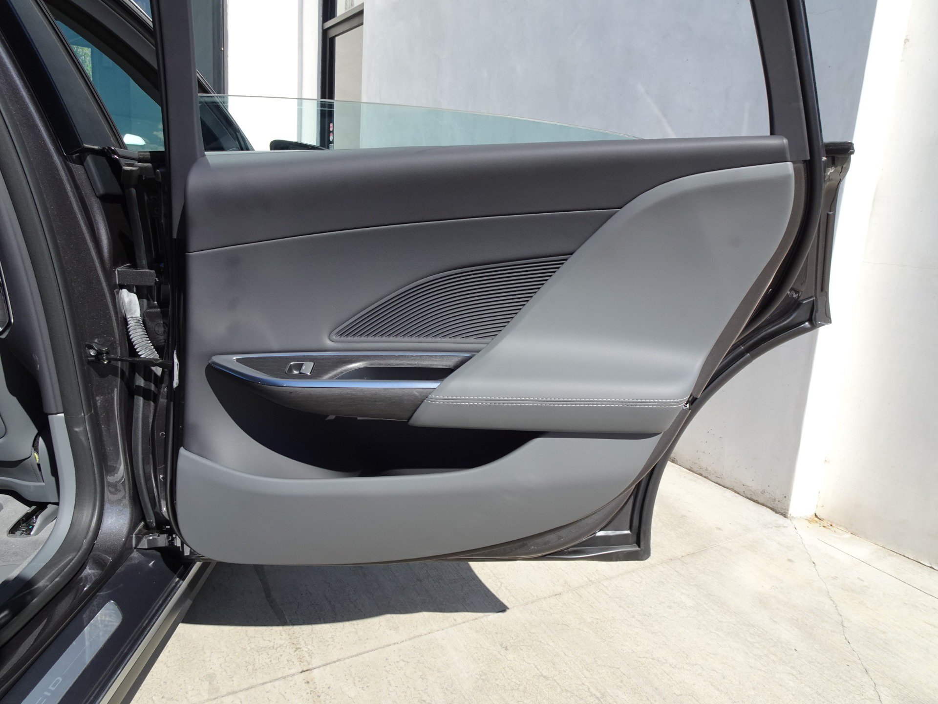 Used 2025 Lucid Air Touring AWD/4WD image 21