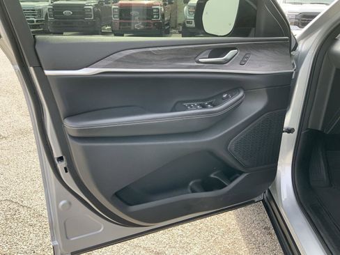 Used 2023 Jeep Grand Cherokee L Limited image 24