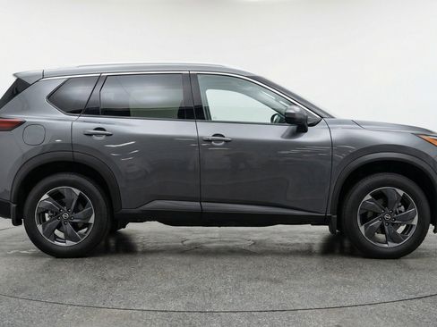 Used 2025 Nissan Rogue SV AWD/4WD image 11