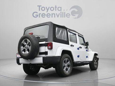 Used 2016 Jeep Wrangler Unlimited Sahara w/ Connectivity Group AWD/4WD image 15