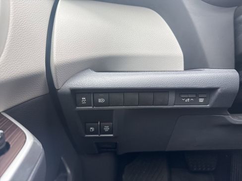 Used 2023 Toyota Sienna LE w/ LE Plus Package image 25