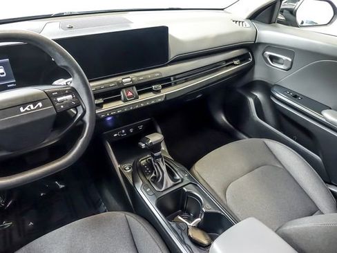 Used 2025 Kia K4 LXS image 17